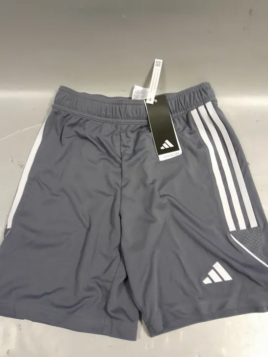 ADIDAS AEROREADY CHILDRENS FOOTBALL SHORTS - 11/12