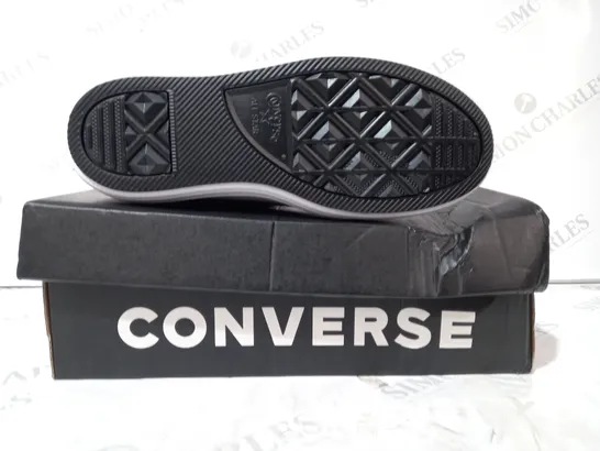 BOXED PAIR OF CONVERSE SHOES IN BLACK/WHITE UK SIZE 5.5