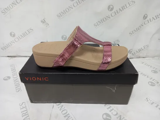 BOXED PAIR OF VIONIC ELLIE SANDALS PINK/METALLIC SIZE 7