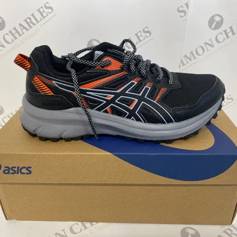 BOXED PAIR OF ASICS TRAINERS SIZE 5