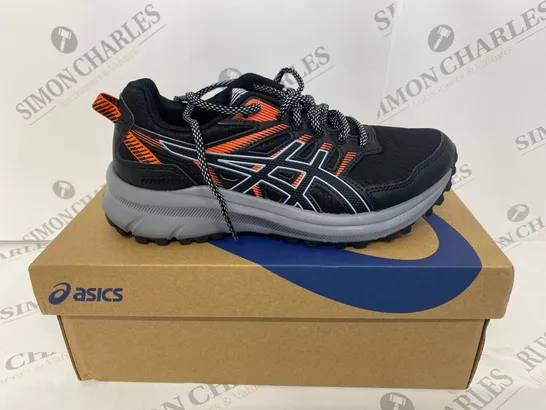 BOXED PAIR OF ASICS TRAINERS SIZE 5