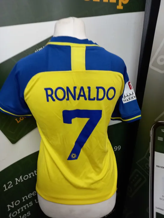 AL NASSR HOME SHIRT AND SHORTS WITH RONALDO 7 SIZE UNSPECIFIED