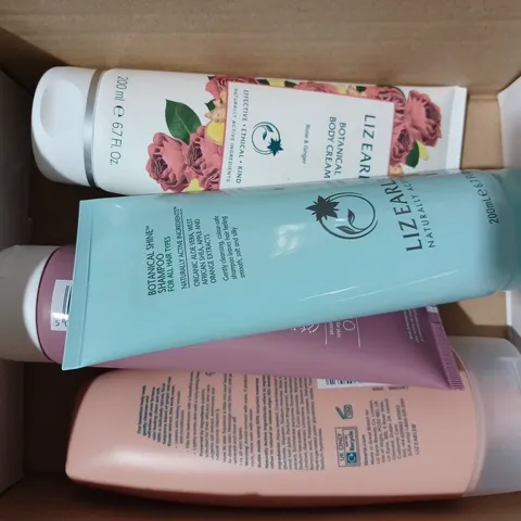 BOXED LIZ EARLE SKIN AND BODY CARE SET