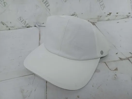 LULULEMON FAST AND FREE HAT IN WHITE - ONE SIZE