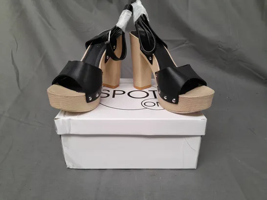 BOXED PAIR OF SPOT ON OPEN TOE HIGH BLOCK HEEL SANDALS IN BLACK SIZE 5