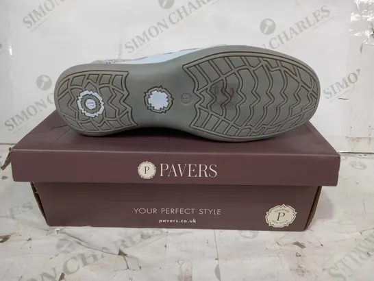 BOXED PAIR OF PAVERS SHOES IN BLUE/MULTICOLOUR UK SIZE 5