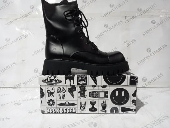 BRAND NEW BOXED PAIR OF KOI VEGAN LEATHER GIMLI MEN'S SQUARE TOE LACE UP BOOTS IN BLACK UK SIZE 8