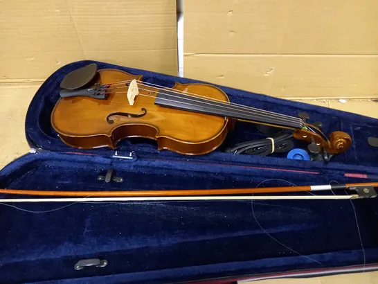 STENTOR VIOLIN WITH CARRY CASE