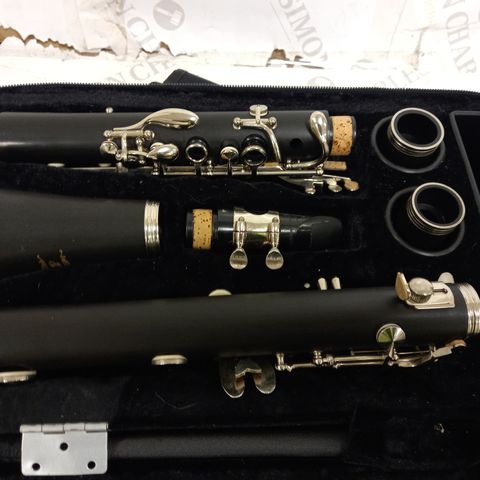 MONTREUX SONATA SCHOOL STUDENT BB CLARINET WITH CASE, MOUTHPIECE AND REED