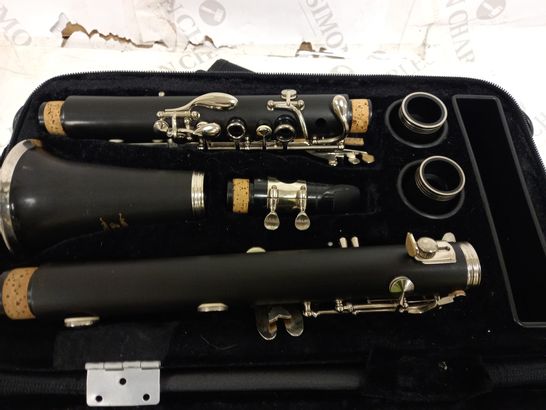 MONTREUX SONATA SCHOOL STUDENT BB CLARINET WITH CASE, MOUTHPIECE AND REED