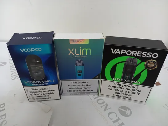 APPROXIMATELY 20 VAPES & E-CIGARETTES TO INCLUDE VOOPOO VINCI 3, OXVA XLIM, VAPORESSO XR MAX ,ETC