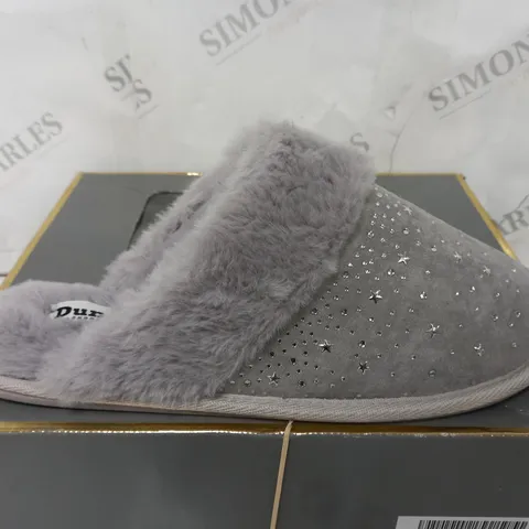  BOXED DUNE GREY SYNTHETIC STAR HOTFIX SLIPPERS SIZE 8