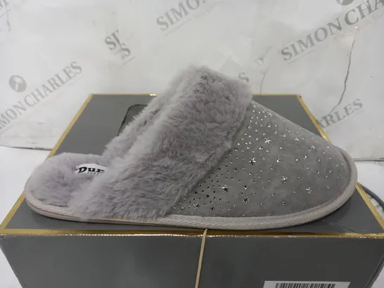  BOXED DUNE GREY SYNTHETIC STAR HOTFIX SLIPPERS SIZE 8