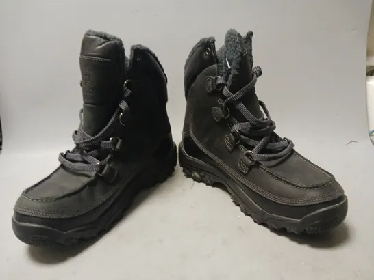 BOXED PAIR OF TIMBERLAND ANKLE BOOTS IN BLACK SIZE 11.5