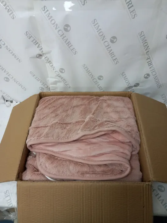 BOXED COZEE HOME VELVETSOFT HEATED THROW IN PINK