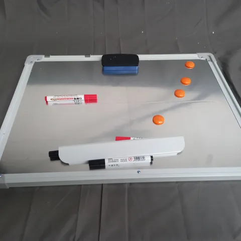 STANDARD WHITEBOARD WITH RUBBER AND PENS