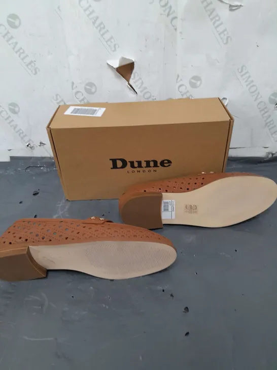 BOXED PAIR OF DUNE LONDON TAN LEATHER LASER CUT LOAFER IN SIZE 6 