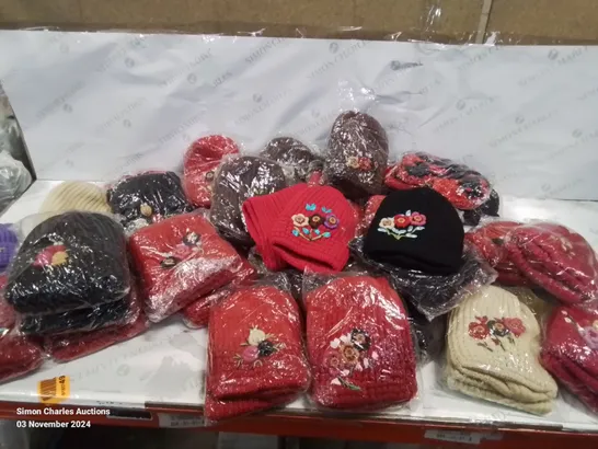 LOT CONTAINING LARGE AMOUNT OF BAGGED WOOLEN HAT AND SCARF SETS IN VARIOUS COLOURS AND DESIGNS 