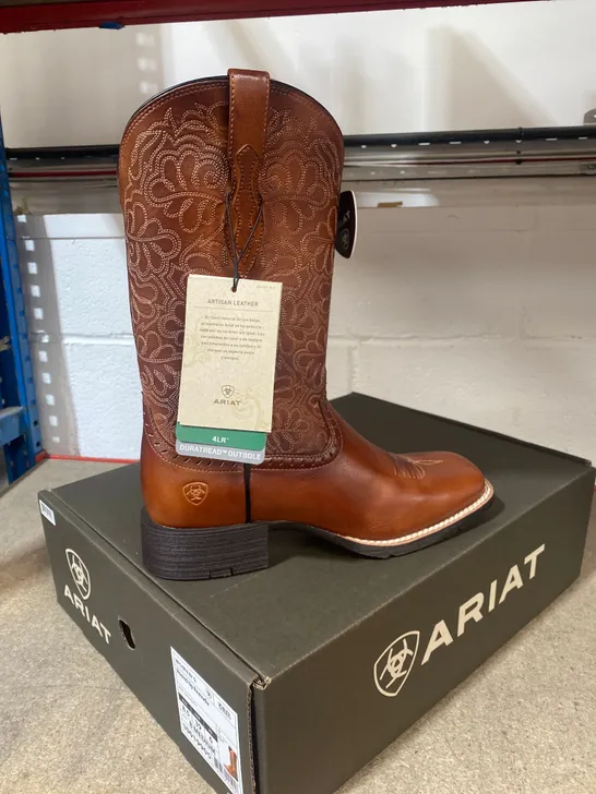 BOXED PAIR OF ARIAT BROWN LEATHER BOOTS SIZE 6