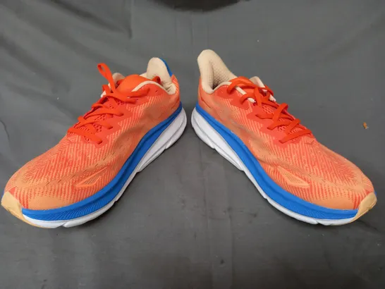 PAIR OF HOKA TRAINERS IN ORANGE/BLUE UK SIZE 9.5