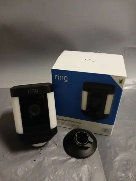 BOXED RING SPOTLIGHT CAM PLUS