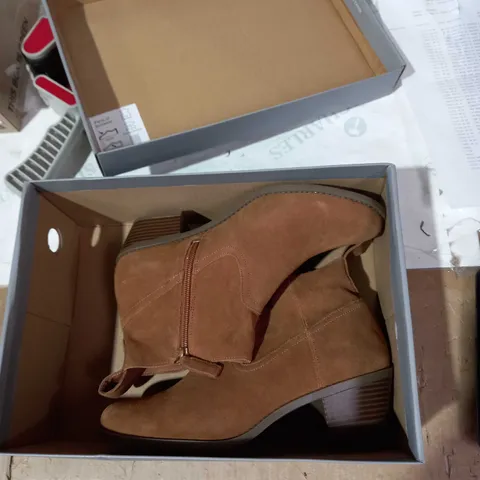 BOXED NEW VIONIC ORTHOTIC VERA ANKLE BOOTS - TAN - UK SIZE 5.5