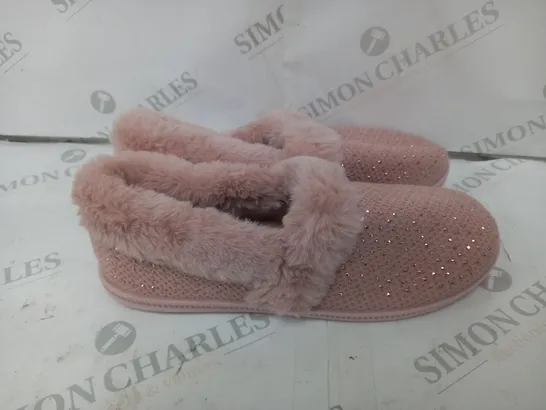 SKYE COZY SLIPPER PINK SIZE 6.5