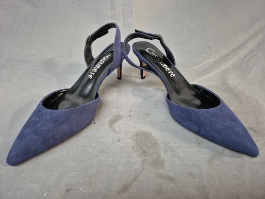 BOXED PAIR OF CASTAMERE POINTED TOE LOW HEEL SHOES IN NAVY EU SIZE 42.5