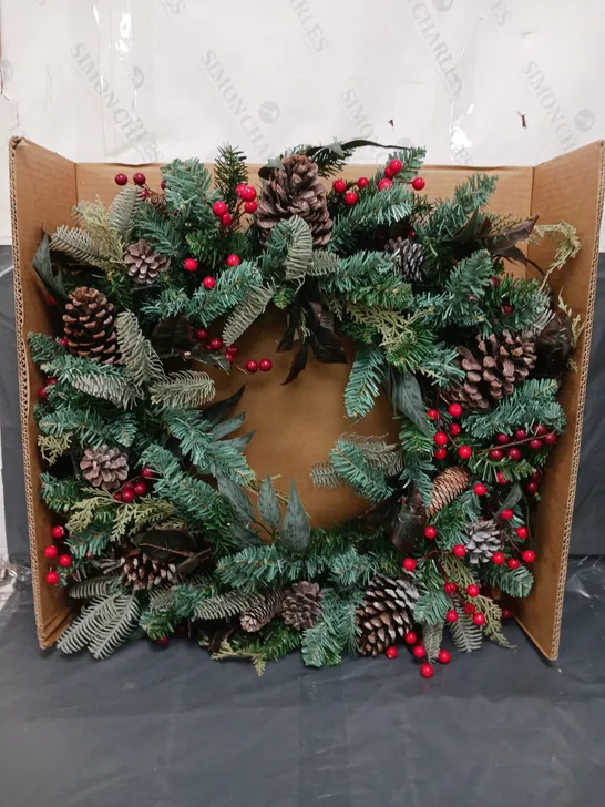 DESIGNER PRE-LIT RED BERRY CHRISTMAS WREATH - 80 CM RRP £44.99