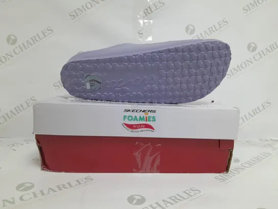 BOXED PAIR OF SKECHERS ARCH FIT FOAMIES SLIDE SANDALS IN LAVENDER SIZE 7
