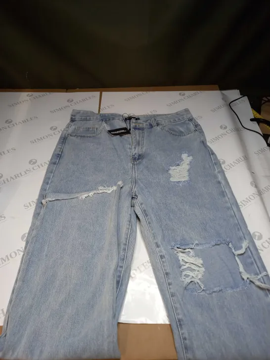 PRETTYLITTLETHIING LIGHT WASHED DISTRESSED JEANS - SIZE 14