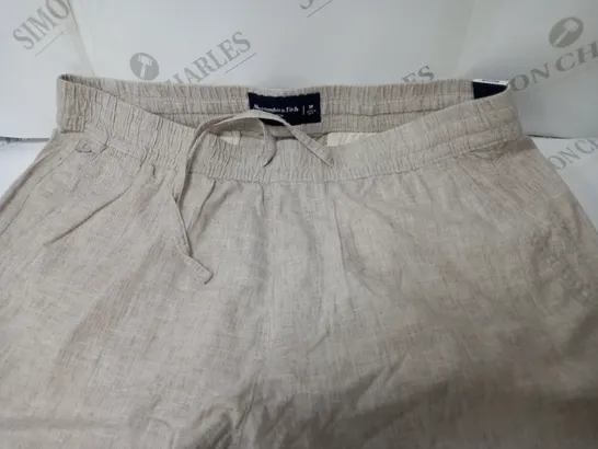 ABERCROMBIE & FITCH STRETCH FIT SHORTS IN BEIGE - MEDIUM