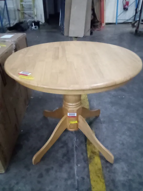 ROUND OAK DINING TABLE 