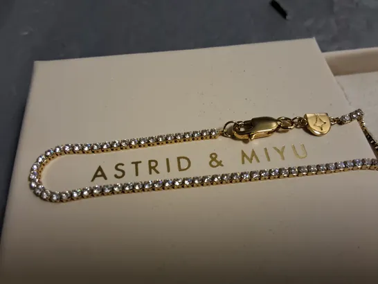 ASTRID & MIYU BRACELET IN GIFT BOX