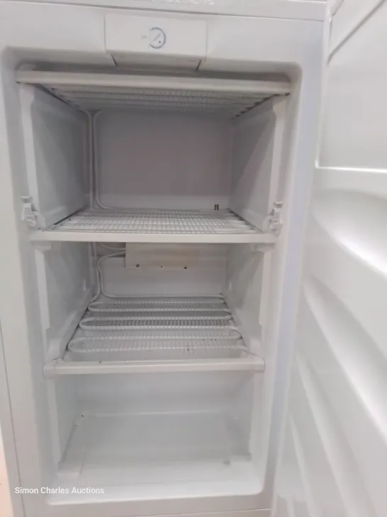 UNDER COUNTER FRIDGE WHITE