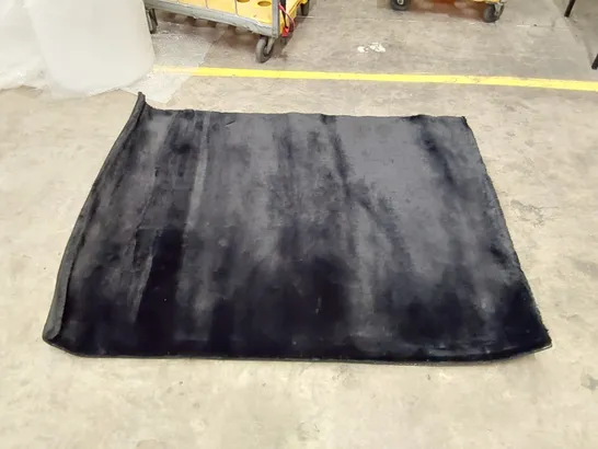 THRAPST SHAGGY BLACK RUG // 120 X 160CM