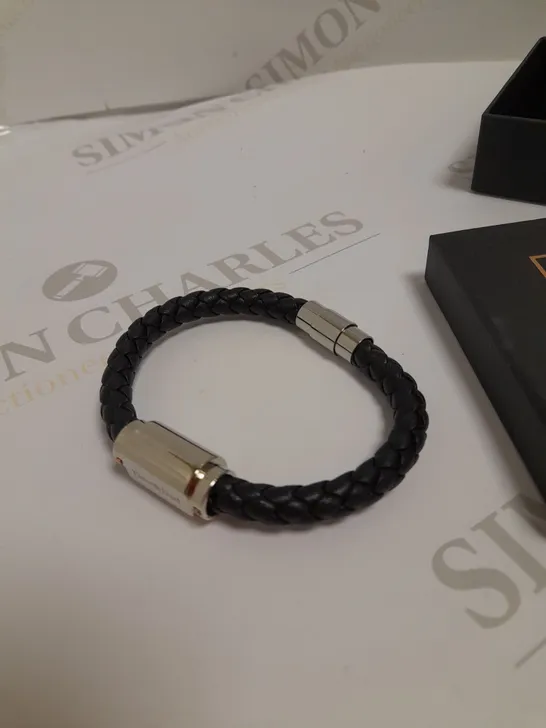 TREAT REPUBLIC PERSONALISED MENS BLACK LEATHER BRACELET RRP £40