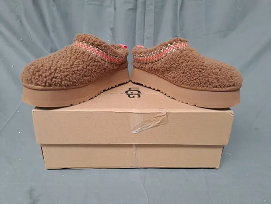 BOXED PAIR OF UGG TAZZ BRAID SHOES IN BROWN UK SIZE 7