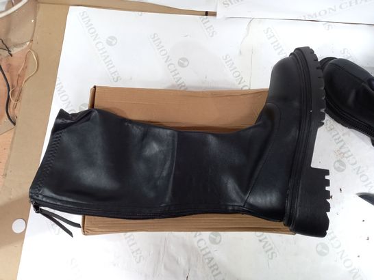 BOXED PAIR OF BLACK LEATHER CALF-HIGH BOOTS - UK 38