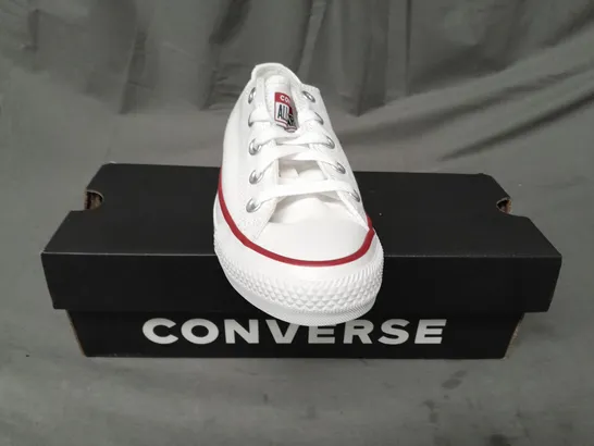 BOXED PAIR OF CONVERSE ALL STAR LOW SHOES IN WHITE UK SIZE 3