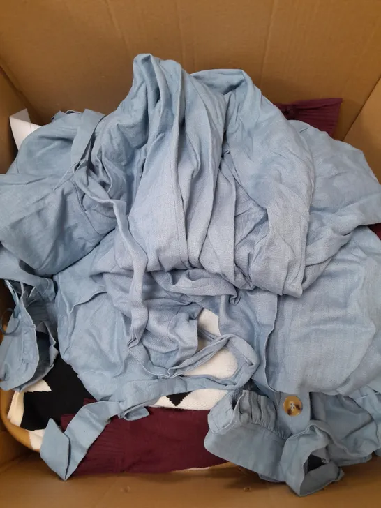 BOX OF APPROX 22 ASSORTED CLOTHING TO INCLUDE - JUMPER , DRESS , CARDIGAN ETC