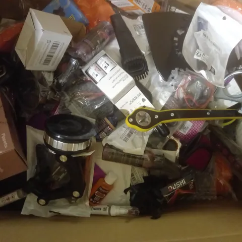 LARGE BOX OF ASSORTED CAR ITEMS TO INCLUDE TOOLS - BADGES AND PAINT TOUCH UPS / COLLECTION ONLY 