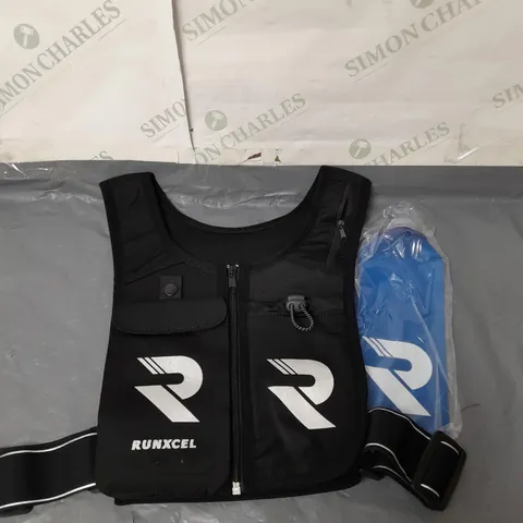 RUNXCEL BLACK RUNNING VEST WITH BLUE RUBBER DRINKING BOTTLE