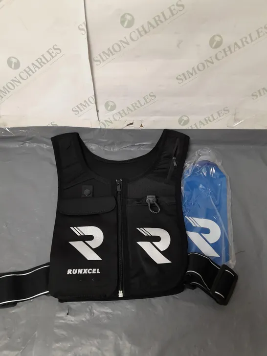 RUNXCEL BLACK RUNNING VEST WITH BLUE RUBBER DRINKING BOTTLE