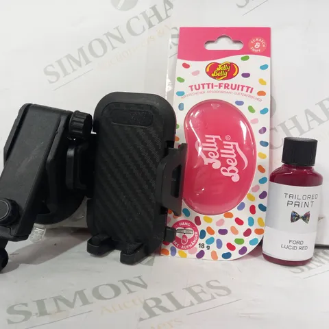 LOT OF APPROXIMATELY 10 ASSORTED CAR AND VEHICLE PARTS AND ACCESSORIES TO INLUDE TAILORED PAINT - FORD LUCID RED, JELLY BELLY TUTTI-FRUITTI AIR FRESHENER, SH-3100 MOBILE PHONE HOLDER, ETC