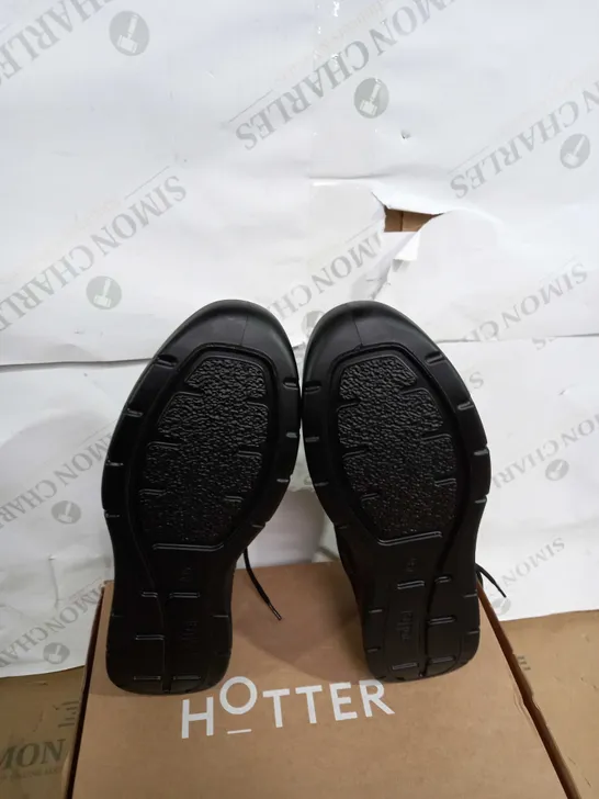 BOXED PAIR OF HOTTER SUEDE SHOES IN BLACK SIZE 9.5