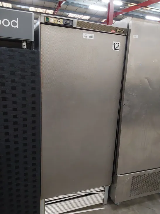 GRAM TALL COMMERCIAL FRIDGE K600