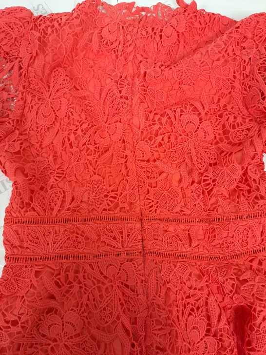 KAREN MILLEN TALL GUIPUE LACE V-NECK WOVEN TOP IN CORAL - 12