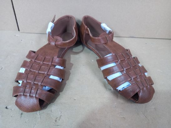 BOXED PAIR OF DESIGNER FAUX LEATHER SANDALS IN BROWN EU SIZE 39