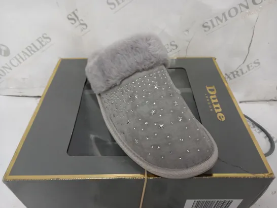  BOXED DUNE GREY SYNTHETIC STAR HOTFIX SLIPPERS SIZE 8